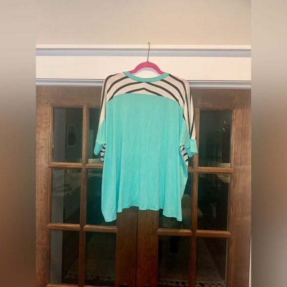 🔹NWOT Black & White Striped Teal Drop Sleeve Oversized Top - Picture 4 of 11